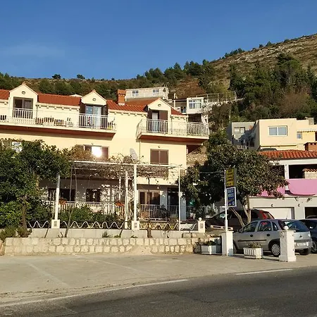 Perica Πανσιόν