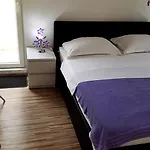 佩瑞卡宾馆 3*